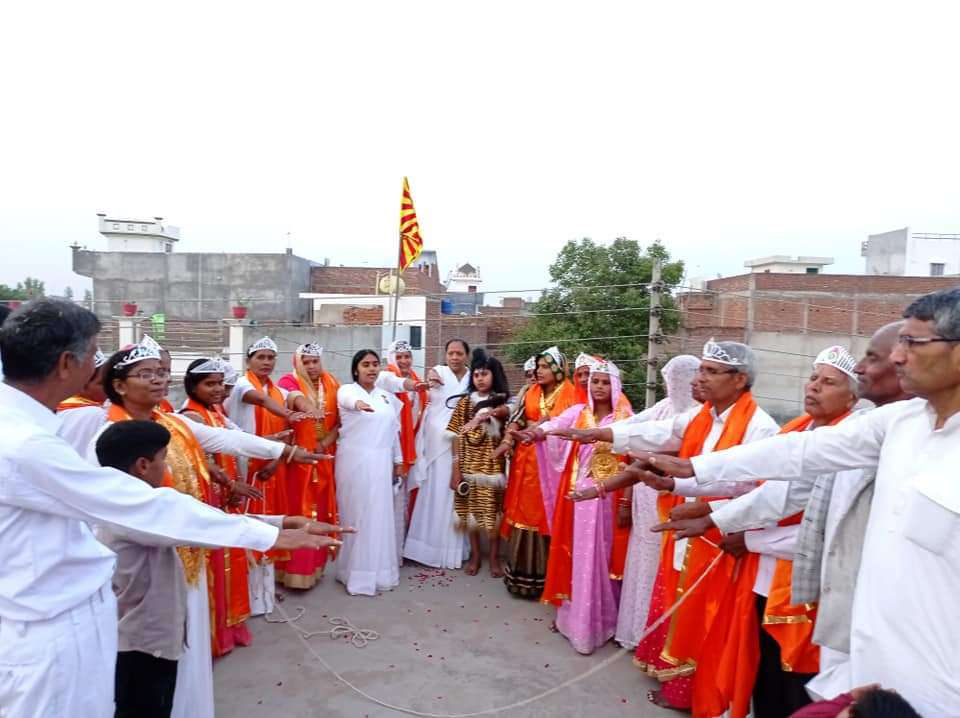 अलौकिक जन्म उत्सव मनाते हुए ब्राह्मण बच्चे Hardoi (UP)